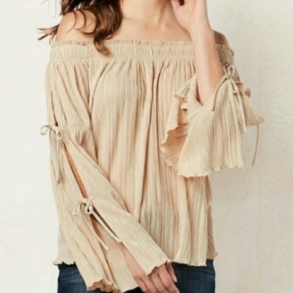 LC Lauren Conrad Accordion Off Shoulder Top L